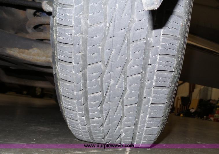 image for item J4166 2000 GMC Sierra 1500 pickup truck