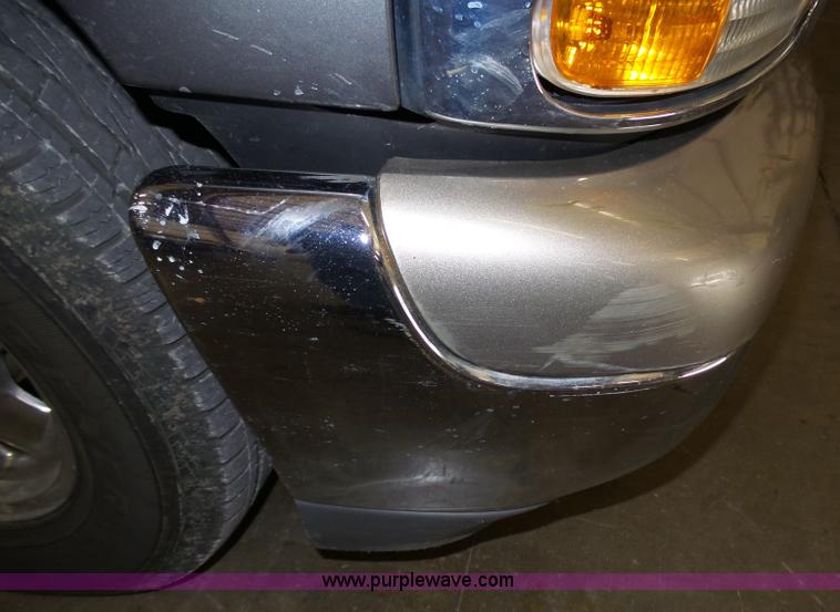 image for item J4166 2000 GMC Sierra 1500 pickup truck