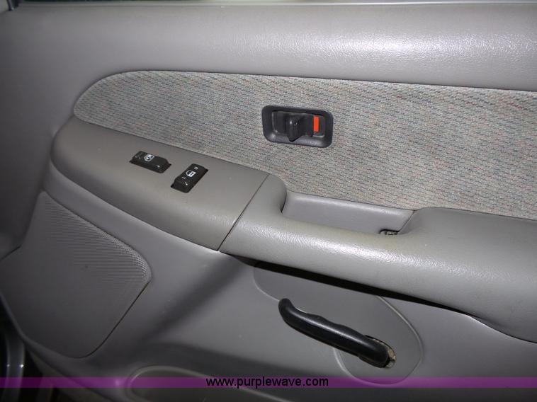 image for item J4166 2000 GMC Sierra 1500 pickup truck