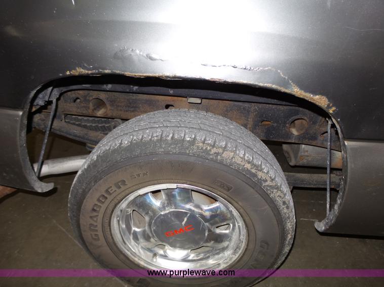 image for item J4166 2000 GMC Sierra 1500 pickup truck