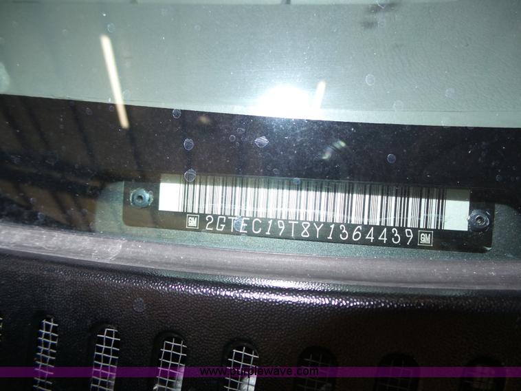 image for item J4166 2000 GMC Sierra 1500 pickup truck