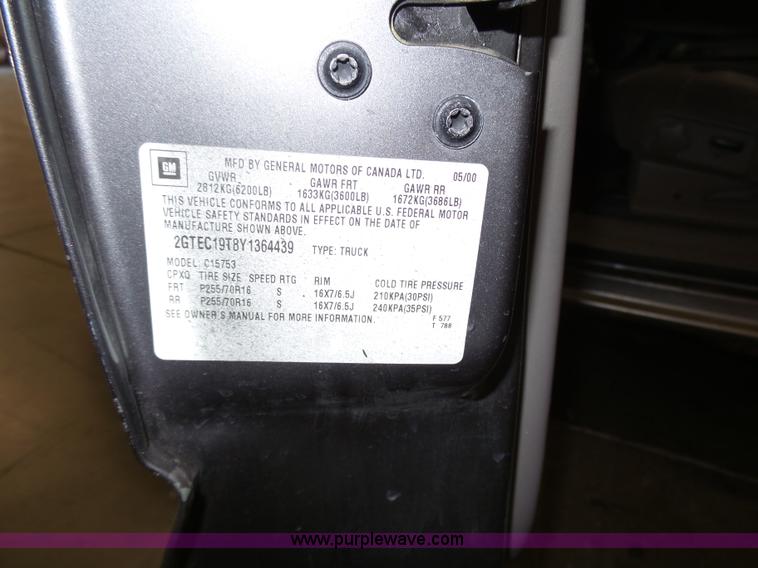 image for item J4166 2000 GMC Sierra 1500 pickup truck