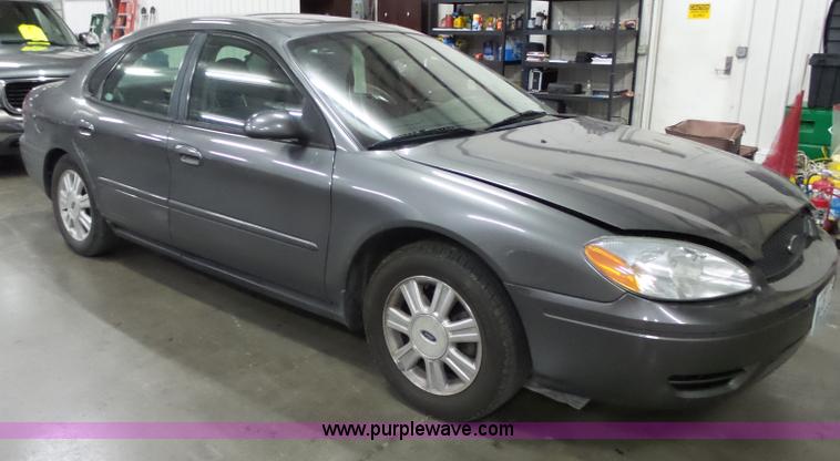image for item J4997 2005 Ford Taurus