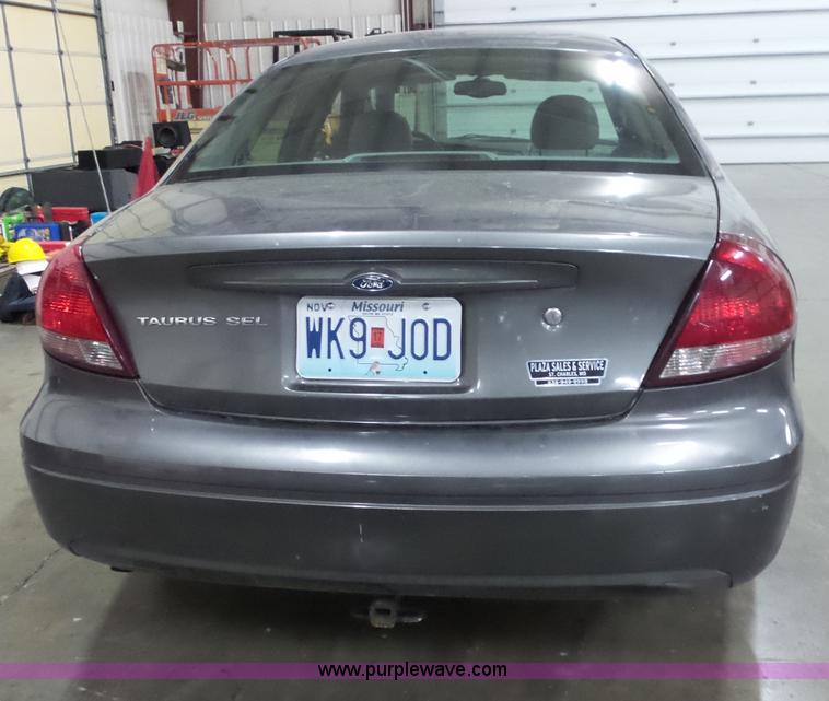 image for item J4997 2005 Ford Taurus
