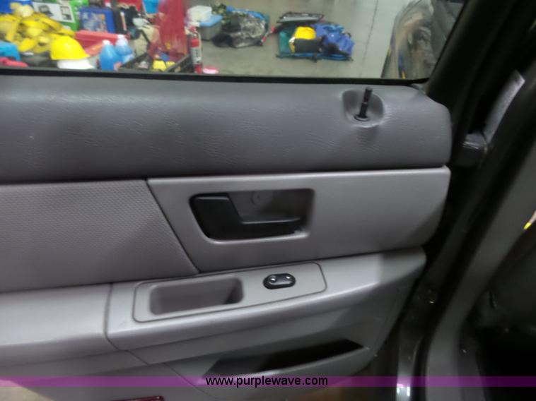 image for item J4997 2005 Ford Taurus