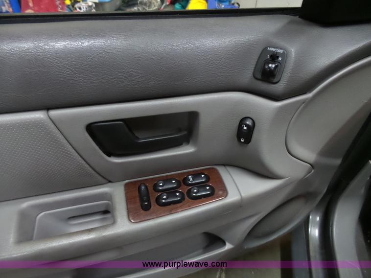 image for item J4997 2005 Ford Taurus