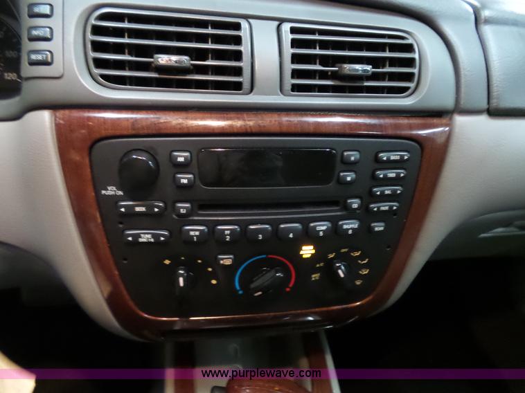 image for item J4997 2005 Ford Taurus