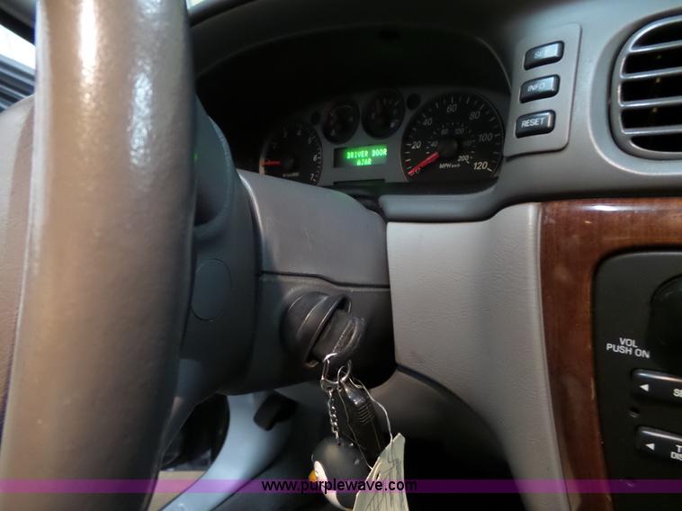 image for item J4997 2005 Ford Taurus