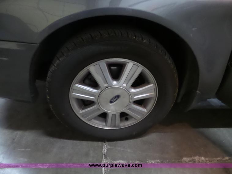 image for item J4997 2005 Ford Taurus
