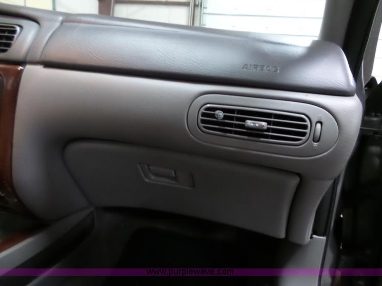 image for item J4997 2005 Ford Taurus