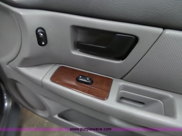 image for item J4997 2005 Ford Taurus