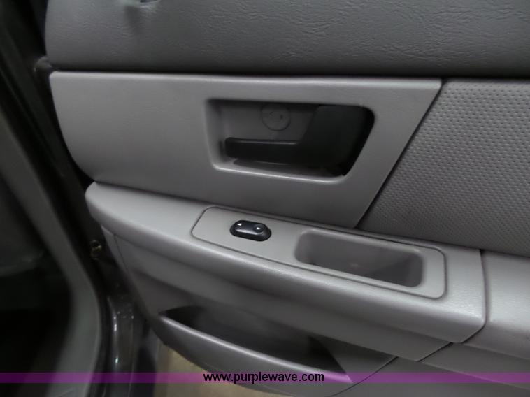 image for item J4997 2005 Ford Taurus