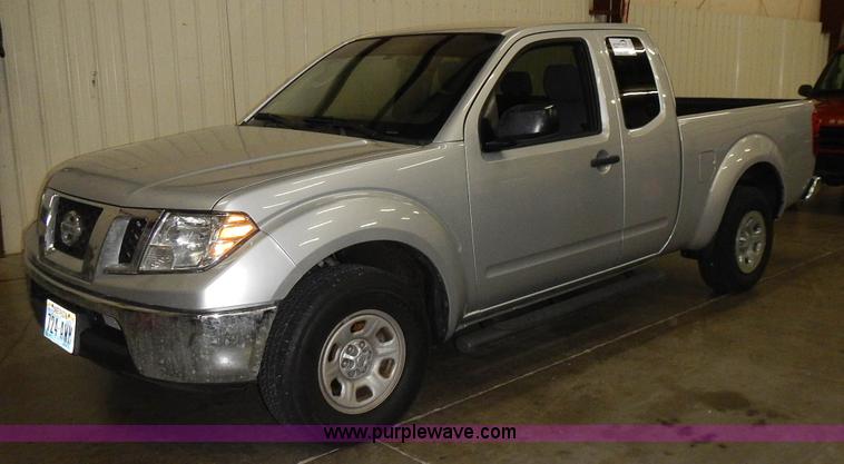 image for item J6358 2011 Nissan Frontier King Cab pickup truck