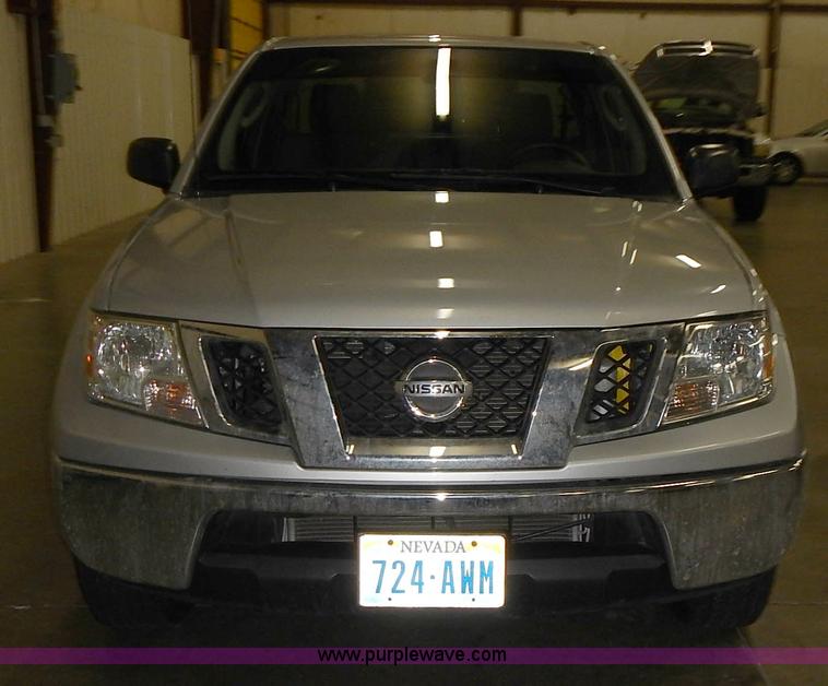 image for item J6358 2011 Nissan Frontier King Cab pickup truck