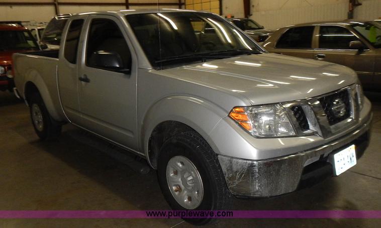 image for item J6358 2011 Nissan Frontier King Cab pickup truck