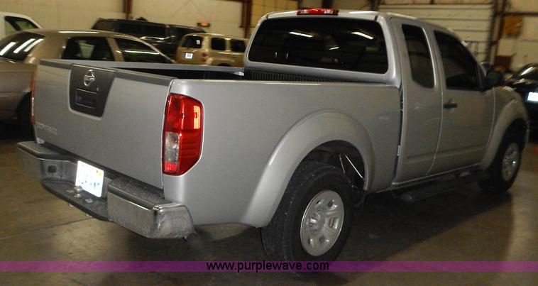 image for item J6358 2011 Nissan Frontier King Cab pickup truck