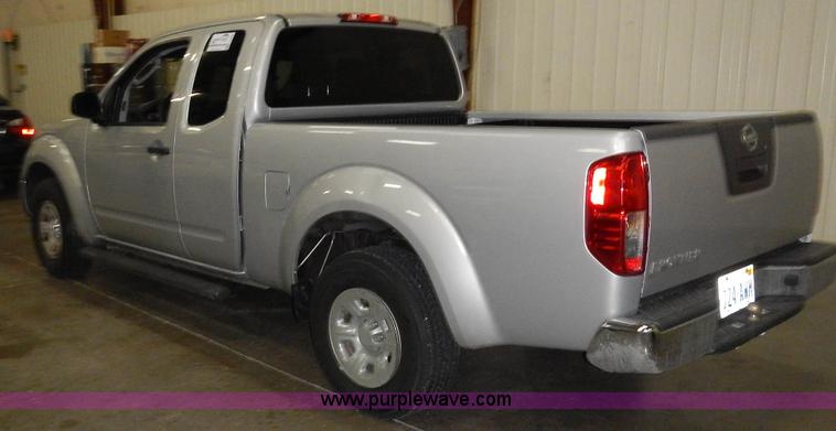 image for item J6358 2011 Nissan Frontier King Cab pickup truck