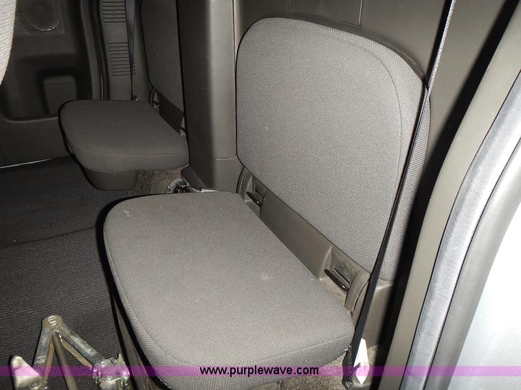 image for item J6358 2011 Nissan Frontier King Cab pickup truck