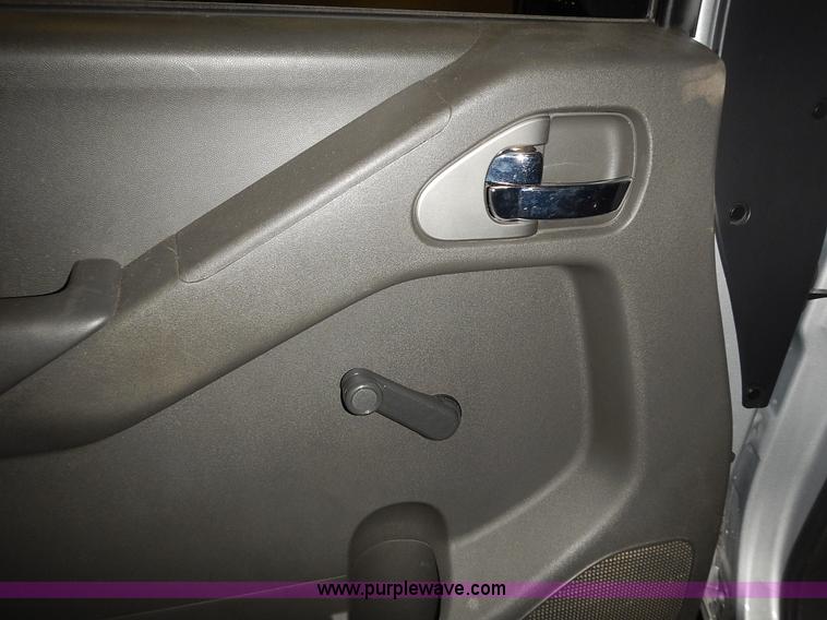 image for item J6358 2011 Nissan Frontier King Cab pickup truck