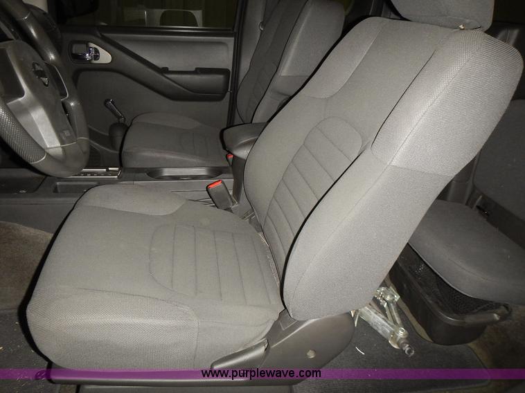 image for item J6358 2011 Nissan Frontier King Cab pickup truck