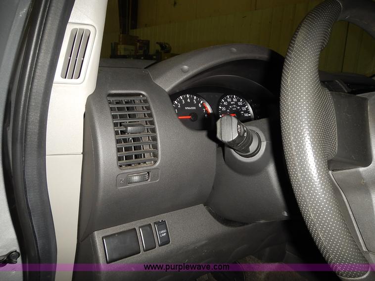 image for item J6358 2011 Nissan Frontier King Cab pickup truck