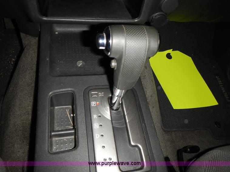 image for item J6358 2011 Nissan Frontier King Cab pickup truck