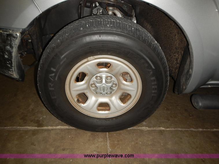 image for item J6358 2011 Nissan Frontier King Cab pickup truck