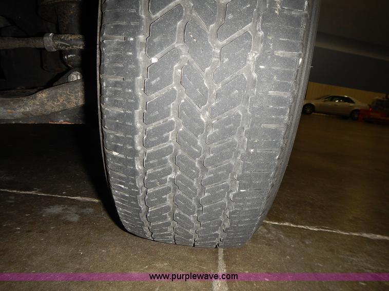 image for item J6358 2011 Nissan Frontier King Cab pickup truck