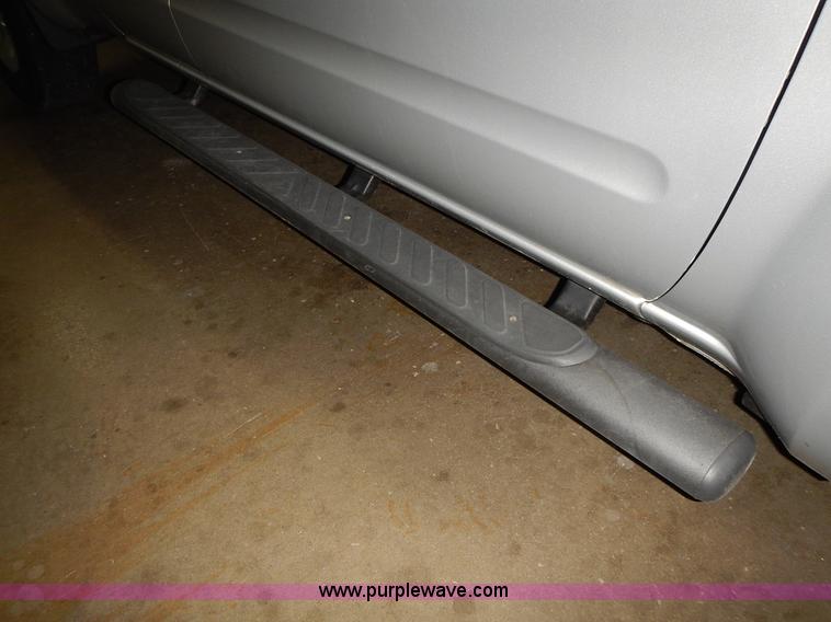 image for item J6358 2011 Nissan Frontier King Cab pickup truck