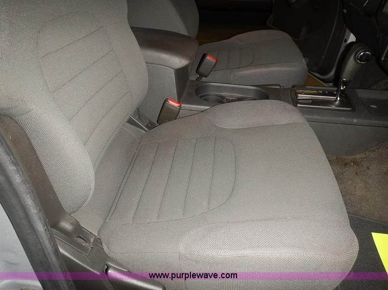 image for item J6358 2011 Nissan Frontier King Cab pickup truck