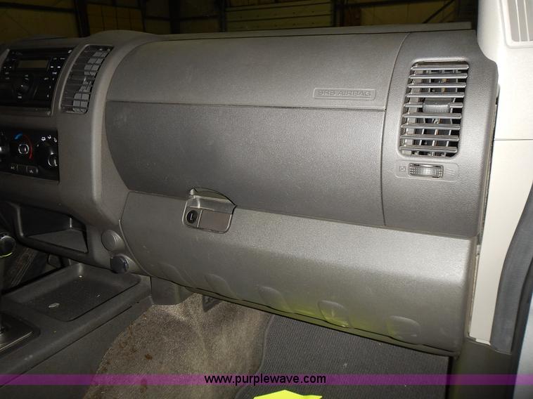 image for item J6358 2011 Nissan Frontier King Cab pickup truck