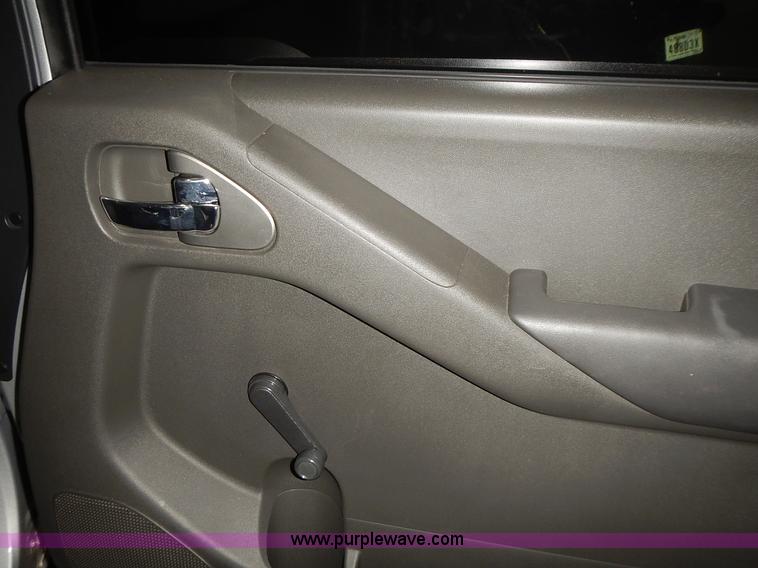 image for item J6358 2011 Nissan Frontier King Cab pickup truck