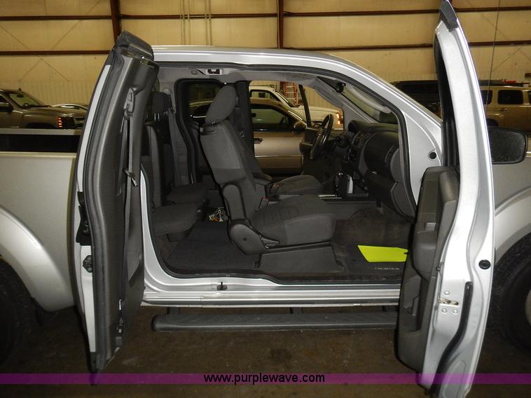 image for item J6358 2011 Nissan Frontier King Cab pickup truck