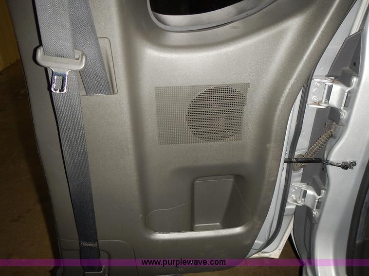 image for item J6358 2011 Nissan Frontier King Cab pickup truck