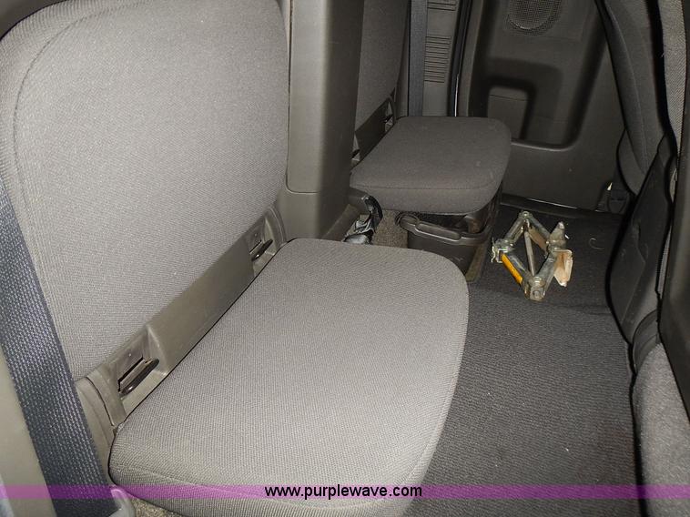 image for item J6358 2011 Nissan Frontier King Cab pickup truck