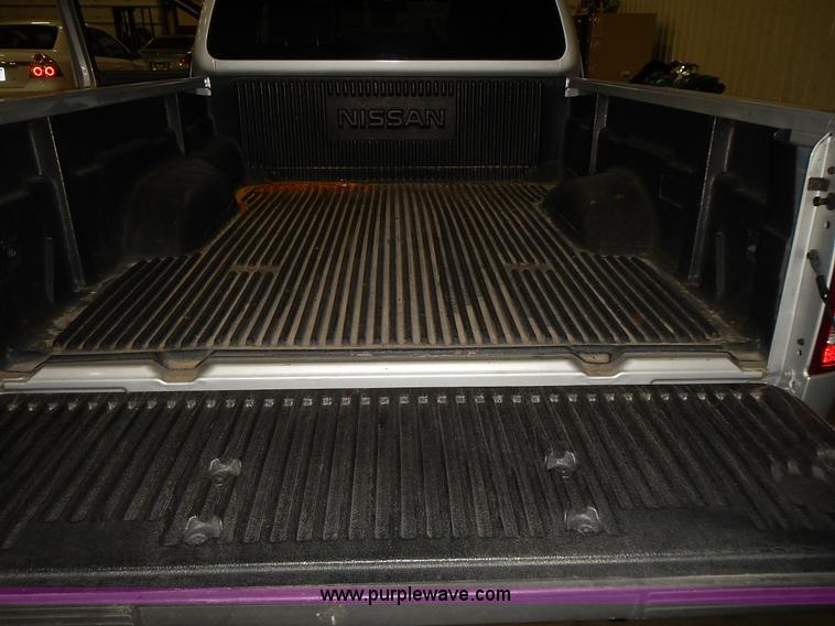 image for item J6358 2011 Nissan Frontier King Cab pickup truck