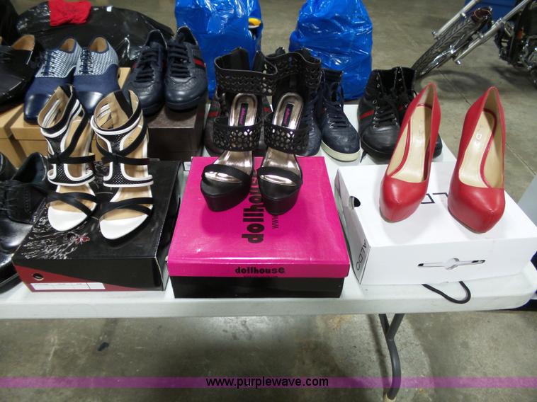 image for item AM9708 (18) pairs of shoes