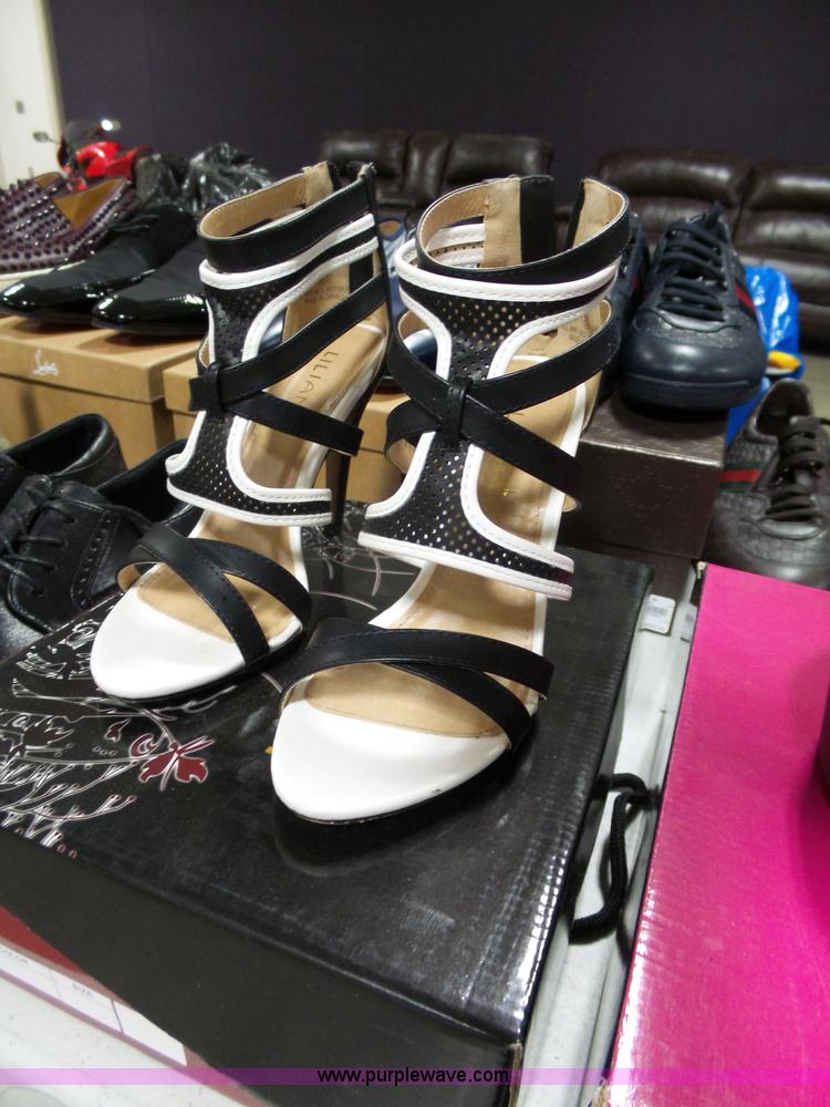 image for item AM9708 (18) pairs of shoes