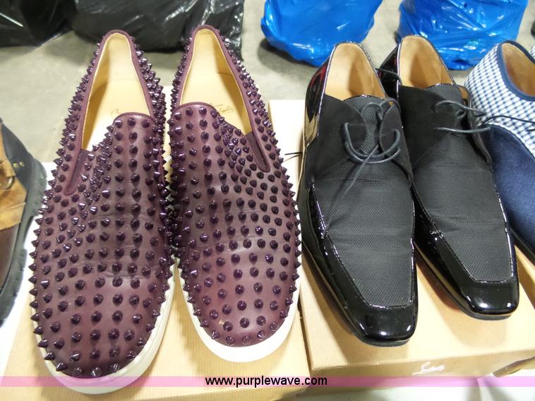 image for item AM9708 (18) pairs of shoes