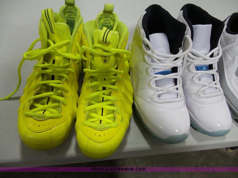 image for item AM9709 (7) pairs of mens shoes