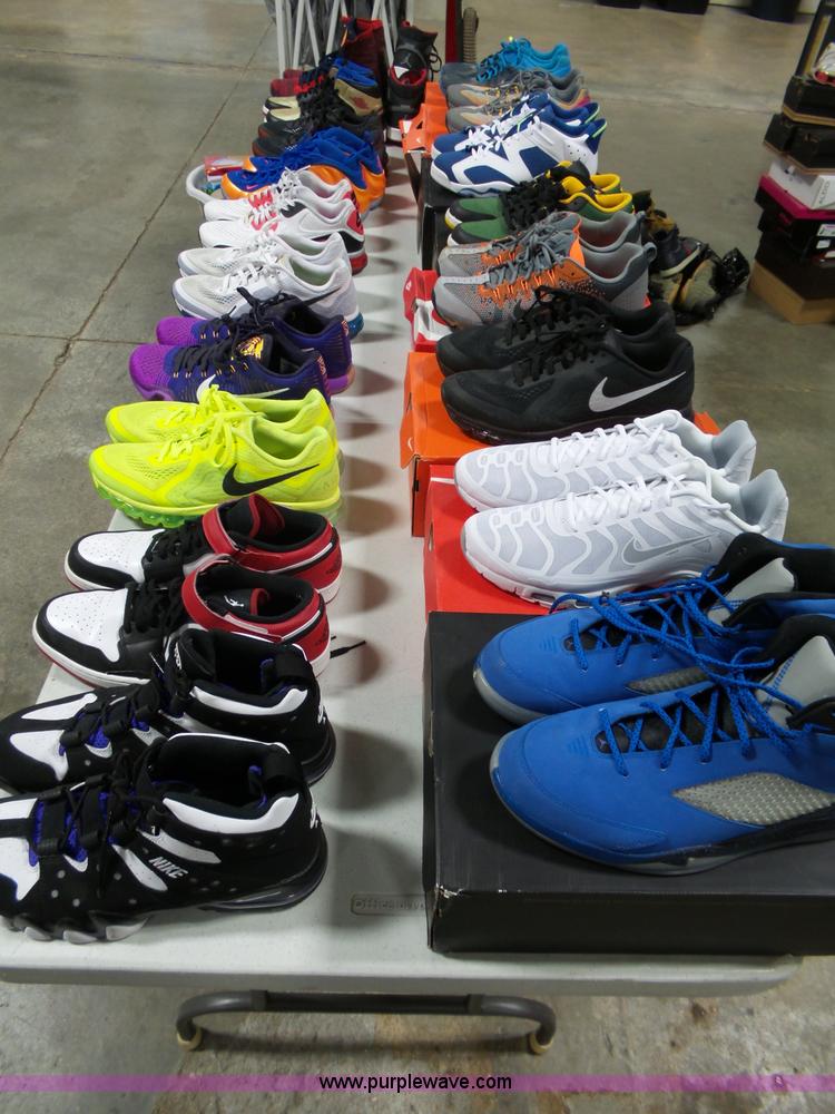 image for item AM9710 (20) pairs of mens shoes