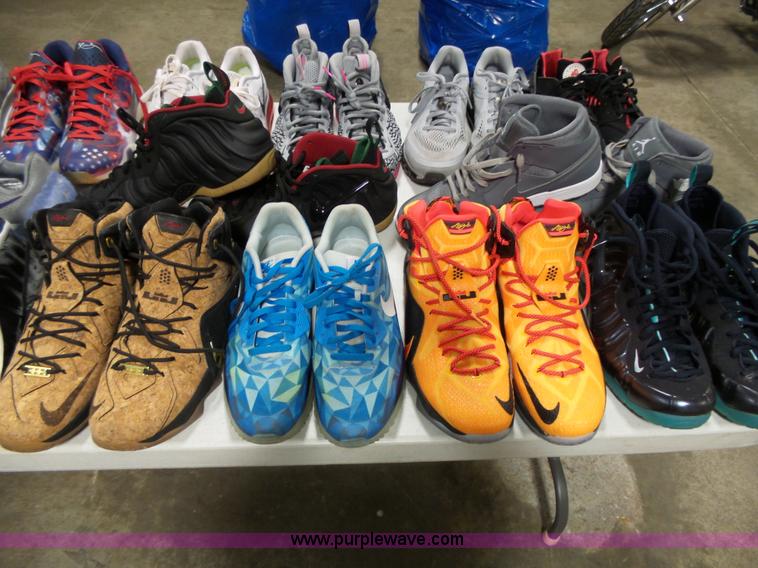 image for item AM9711 (25) pairs of mens shoes