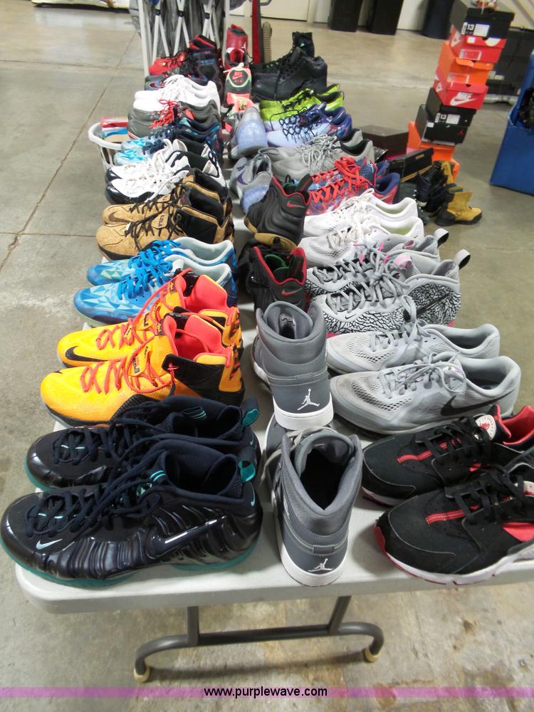 image for item AM9711 (25) pairs of mens shoes