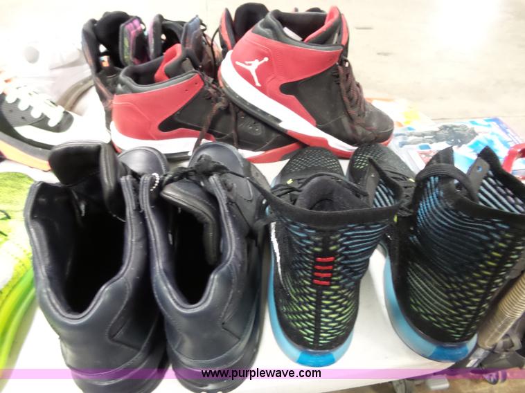 image for item AM9711 (25) pairs of mens shoes