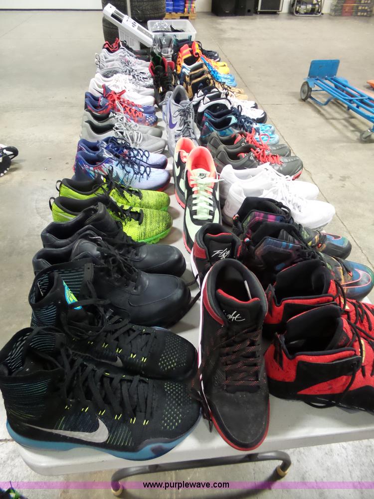 image for item AM9711 (25) pairs of mens shoes