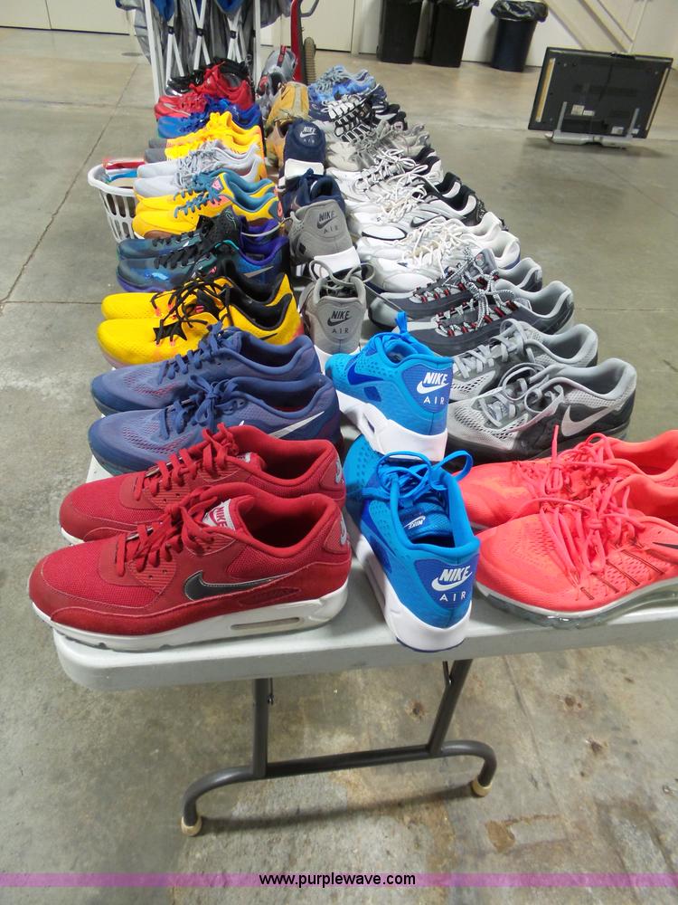 image for item AM9712 (25) pairs of mens shoes