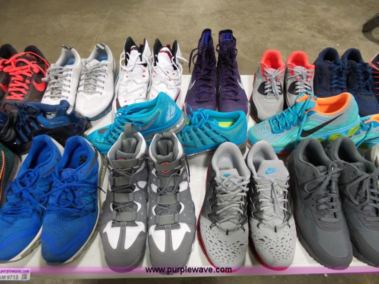 image for item AM9713 (25) pairs of mens shoes