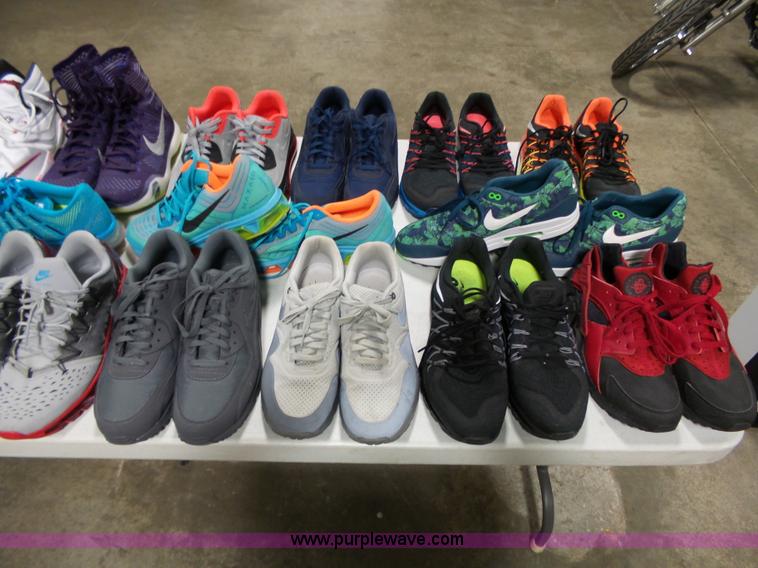 image for item AM9713 (25) pairs of mens shoes