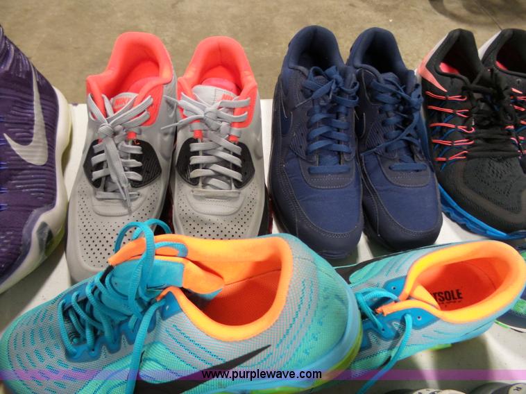 image for item AM9713 (25) pairs of mens shoes