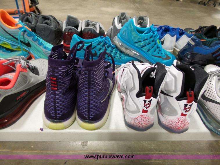 image for item AM9713 (25) pairs of mens shoes